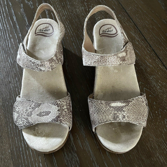 Dansko Sonnet Sandals Women Size 41 US 10.5 Gold Metallic Faux Snakeskin Leather - Picture 1 of 9